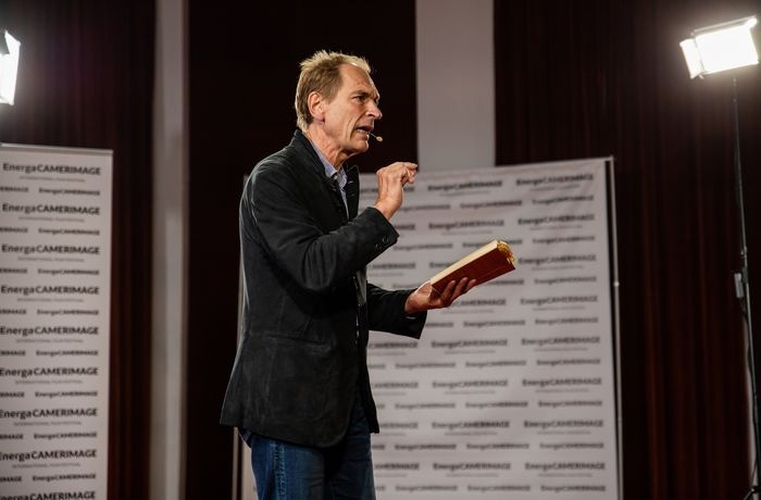 2021_Julian Sands czyta poezje_Fundacja Tumult_fot Witek Szydłowski.jpg