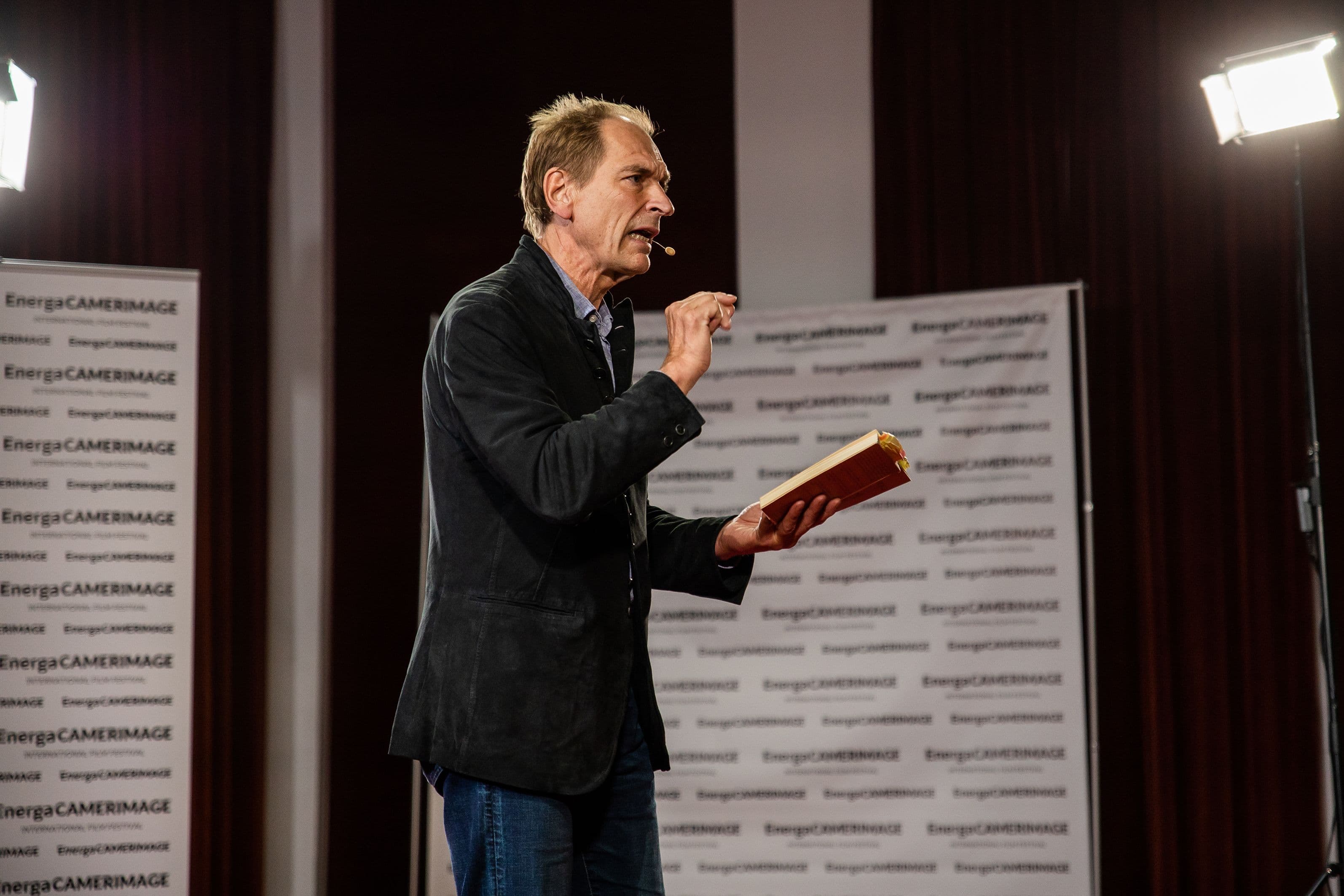 2021_Julian Sands czyta poezje_Fundacja Tumult_fot Witek Szydłowski.jpg 2021_Julian Sands czyta poezje_Fundacja Tumult_fot Witek Szydłowski.jpg